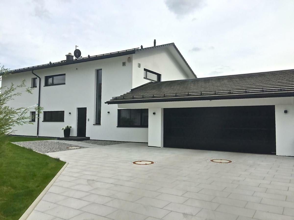Ferienwohnung Black White Raubling Dış mekan fotoğraf